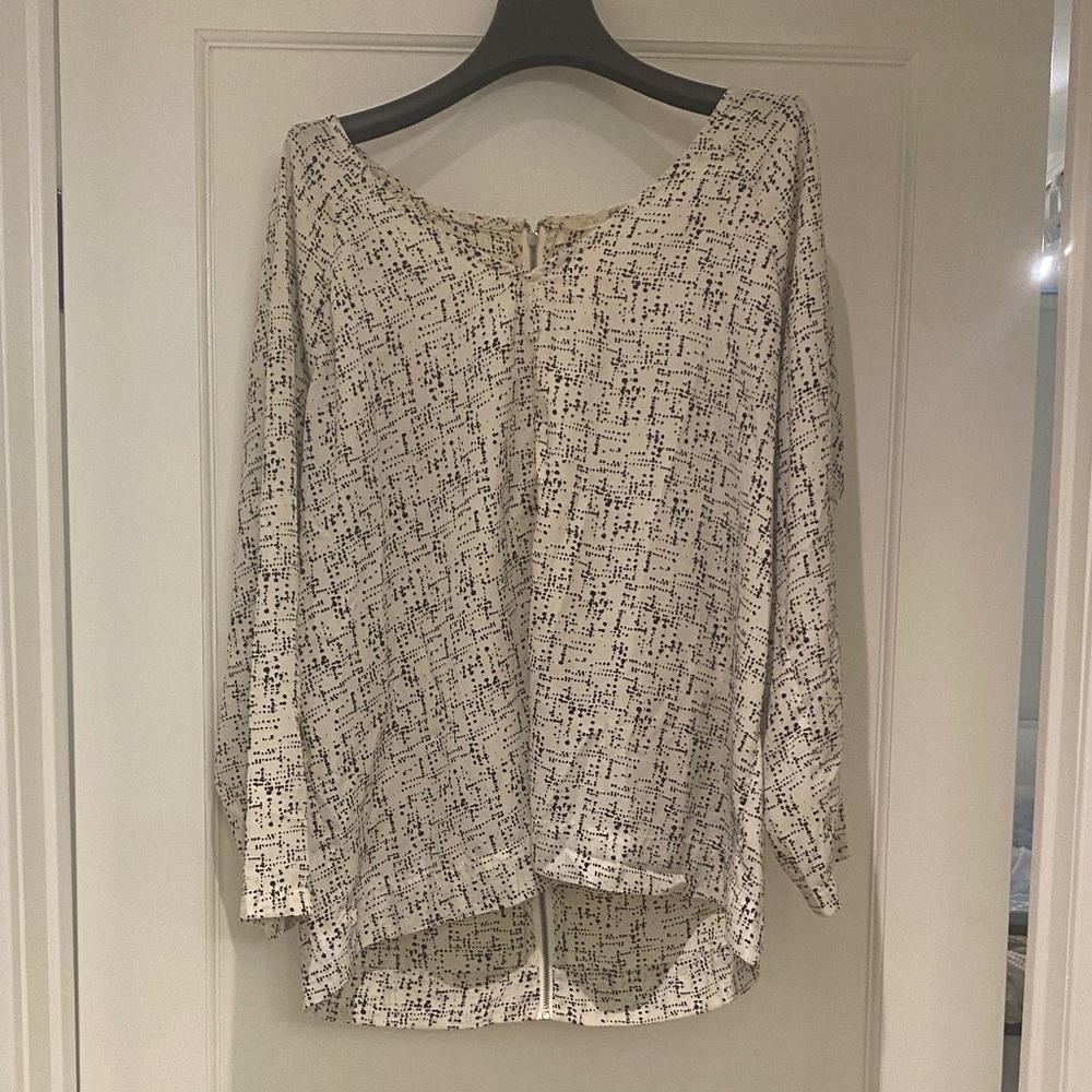 Gibson Ivory and Black Abstract Blouse